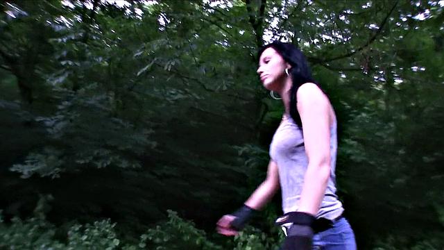 Rollerblading Hottie Takes Like A Horny Champ