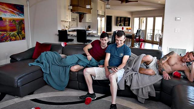 Bareback jock rides and takes stepbro's hard rod