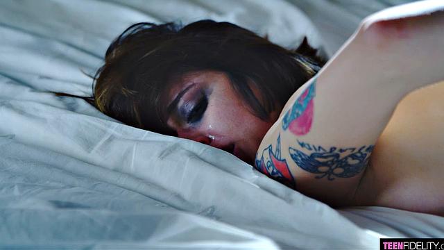 Сильвия орет от кайфа, когда Хуан жестко ее имеет