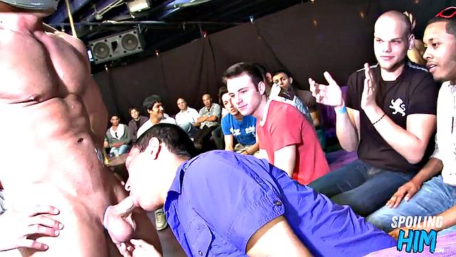 Real amateur party ends in blowjob