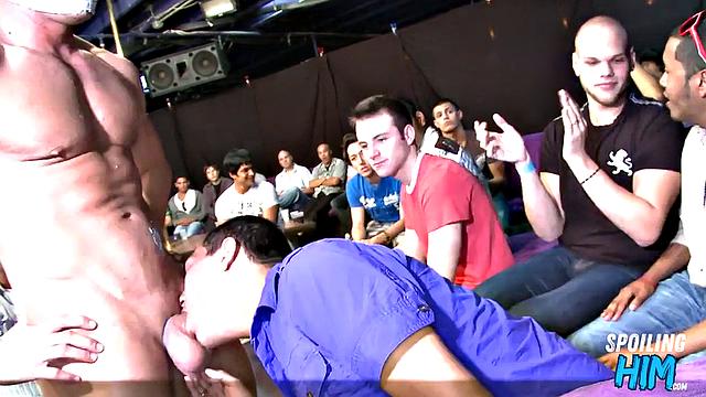 Real amateur party ends in blowjob