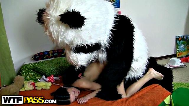 Hot brunette gets pussy creampie