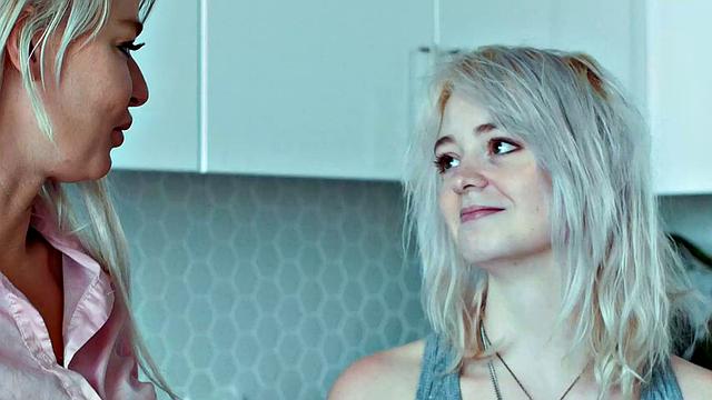 SEXY MOMMA - London and Annie Eat Each Other for Dinner!