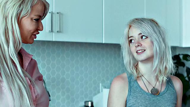 SEXY MOMMA - London and Annie Eat Each Other for Dinner!