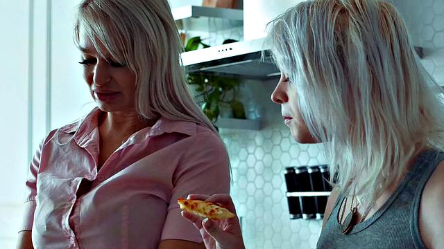 SEXY MOMMA - London and Annie Eat Each Other for Dinner!