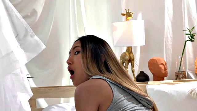 Bigbooty Ebony and Asian 3some after scissoring