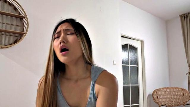 Bigbooty Ebony and Asian 3some after scissoring