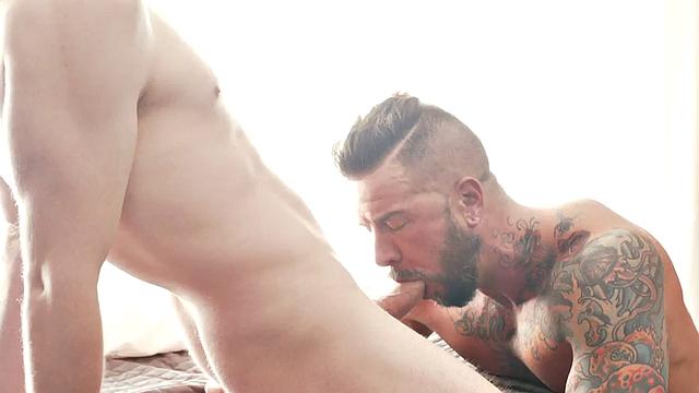Top twunk bareback fucks tattooed hunk's asshole after BJ