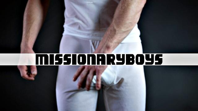 Элдер Дукатти извивается на алтаре под масляными руками Наполи