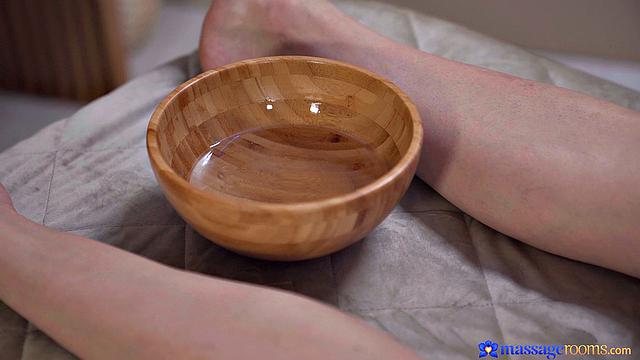 Massage rotique avec blonde magnifique