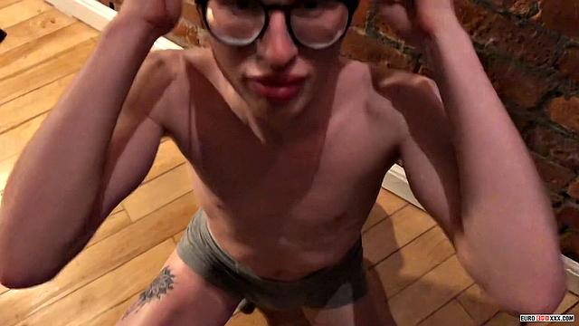 Jackson McQueen Gives a Great Blowjob! - Jackson McQueen