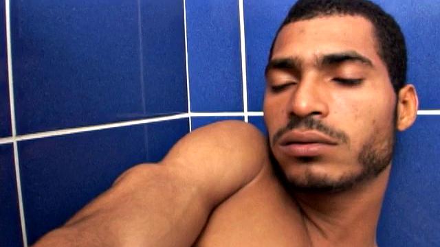 александр качок развлекается игрушкой по-взрослому