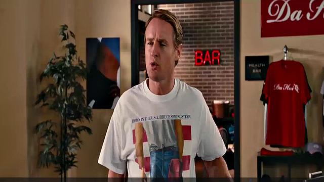 ники уилан улыбается шире, чем простыни, и творит похабство в номере