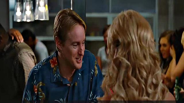 ники уилан улыбается шире, чем простыни, и творит похабство в номере