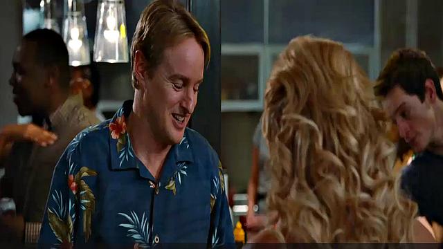 ники уилан улыбается шире, чем простыни, и творит похабство в номере