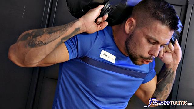 Hardcore Threesoem In Gym