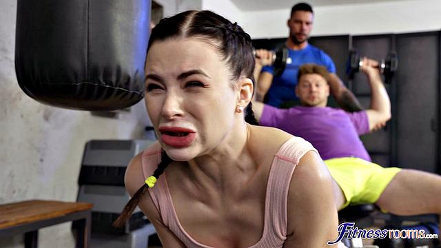 Hardcore Threesoem In Gym