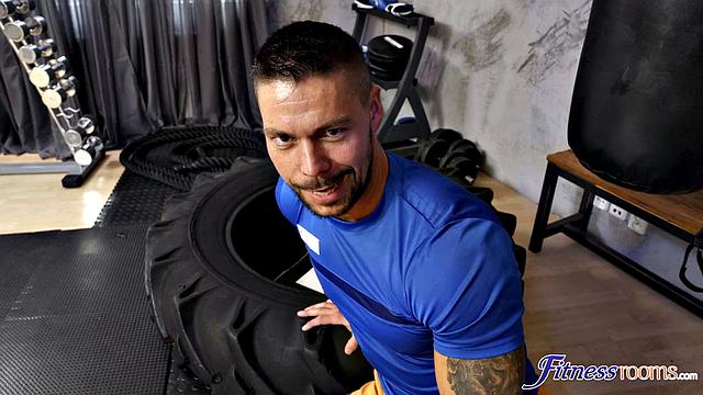 Hardcore Threesoem In Gym