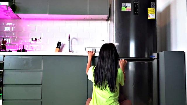 Lil Mia masturbates with an ice pop