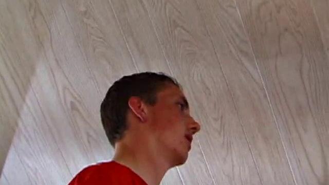 Дерек дрочит свой член