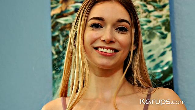 Джессика Мари находит повод для жаркой ебли на кухне, пока никто не видит.