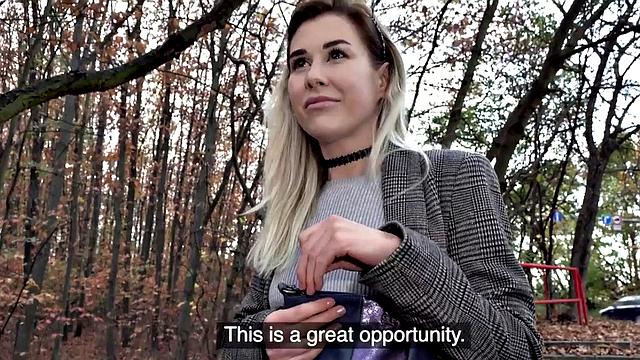 жёсткий pov: стройная шлюшка скачет на члене и получает по-собачьи