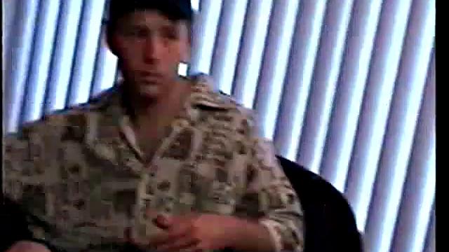 Дрочу парню Джонни, а он только улыбается