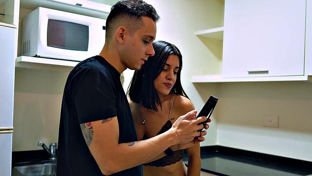 аппетитная латинка раздевается для пошлой съёмки и получает глубокий трах