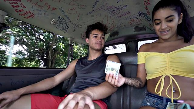 Amateur stud fucks hunk for money in outdoor van