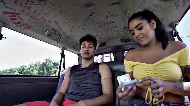 Amateur stud fucks hunk for money in outdoor van