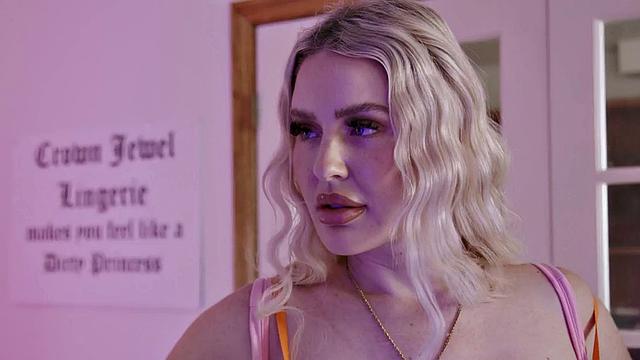 Cocksucking bigass MILF loves riding BF's cock