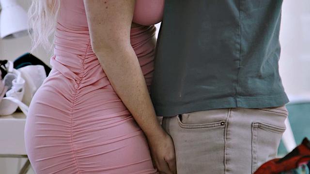 Cocksucking bigass MILF loves riding BF's cock