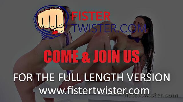 Teen Gets Her Fist Fucked