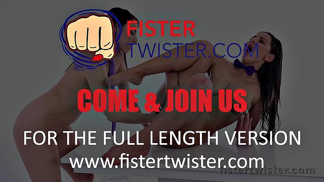 Teen Gets Her Fist Fucked