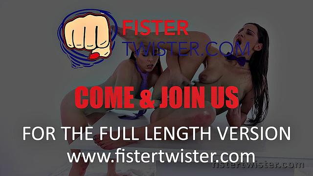 Teen Gets Her Fist Fucked