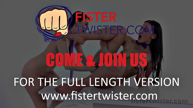 Teen Gets Her Fist Fucked