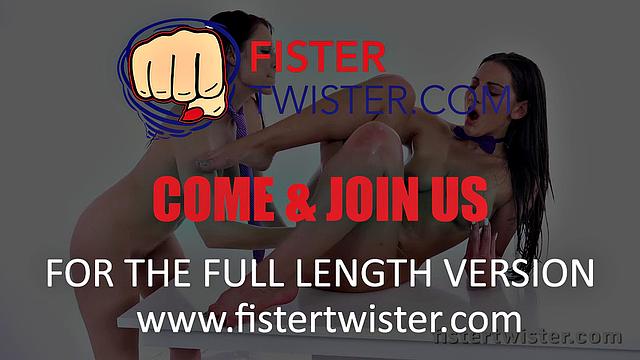 Teen Gets Her Fist Fucked