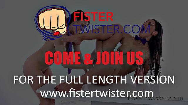 Teen Gets Her Fist Fucked