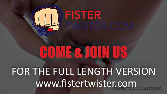 Teen Gets Her Fist Fucked