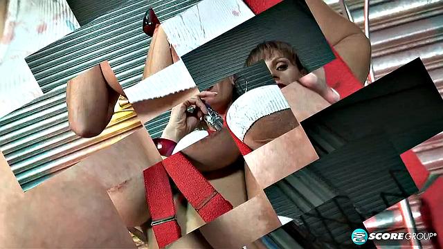 Cindy Cupps' big tits stuffing