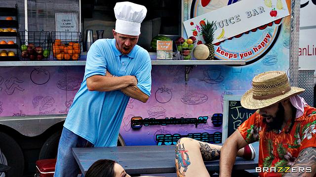 смотри как анна трахается и мажет жопу маслом в фудтраке