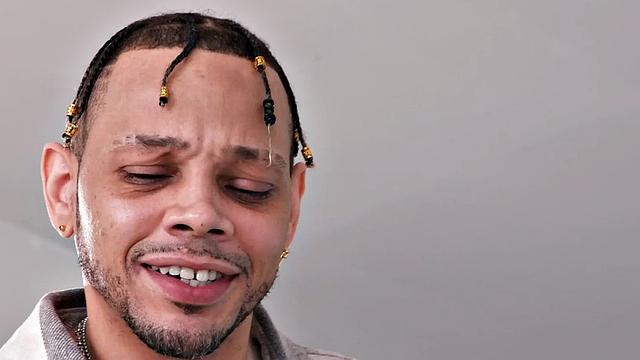 Cutie babes cockriding at sofa