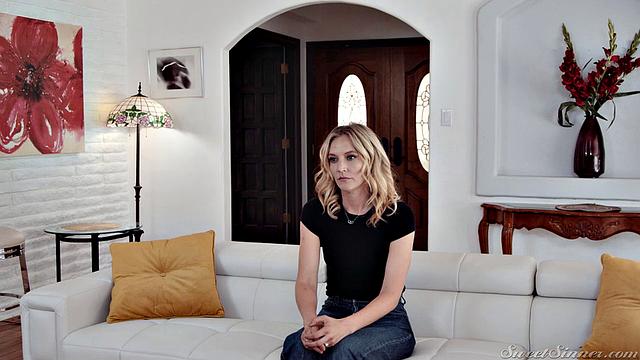 Женатый Райн Мклейн не удержался и жестко трахнул Саванну Сикс на работе, пока жена не видит.