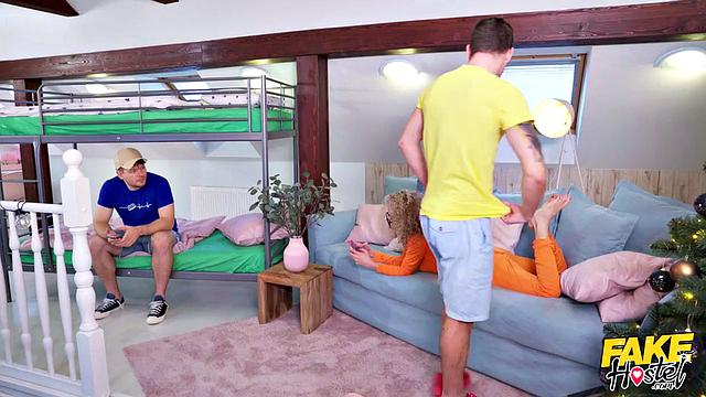 GeishaKyd в узком боди и двое мужчин: сперва трахают рот, потом жарят в разных позах, финал на пизде.