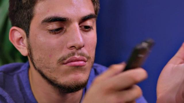 огненная рыжая крошка страстно сосет и получает горячий залив