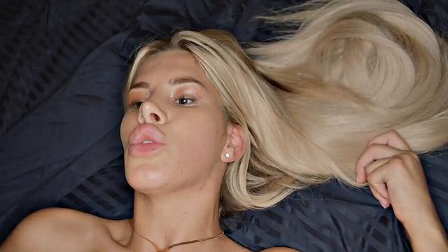 Mrs. Naughty demonstrates her talents. A horny housewife fellates her visitor in the kitchen - enjoy HD XXX!