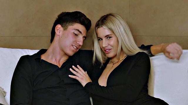 Mrs. Naughty demonstrates her talents. A horny housewife fellates her visitor in the kitchen - enjoy HD XXX!