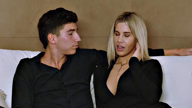 Mrs. Naughty demonstrates her talents. A horny housewife fellates her visitor in the kitchen - enjoy HD XXX!