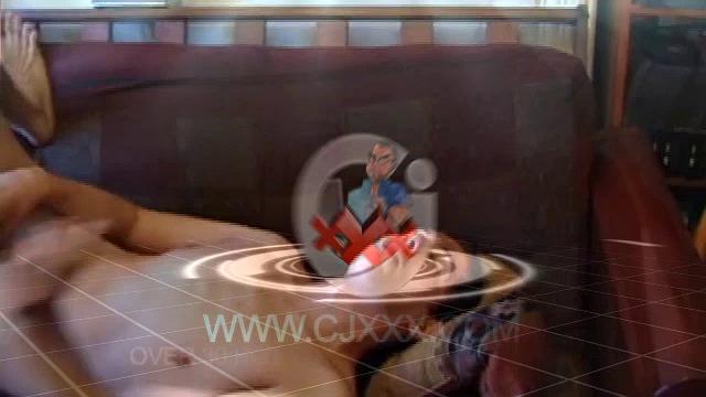 Стеснительный парень Луис дрочит