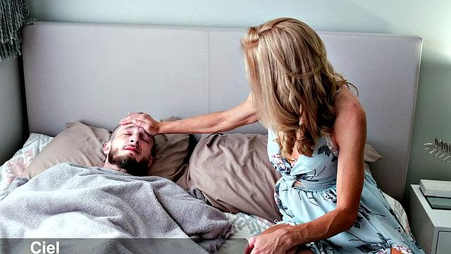 мамочка-соседка в халате лечит и от тоски, и от стояка